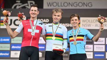 Swiss Stefan Kung, Norwegian Tobias Foss and Belgian Remco Evenepoel celebrate on the podium of the men elite individual time trial at the UCI Road World Championships Cycling 2022, in Wollongong, Australia, Sunday 18 September 2022. The Worlds are taking place from 18 to 25 September.
BELGA PHOTO DIRK WAEM (Photo by DIRK WAEM / BELGA MAG / Belga via AFP) (Photo by DIRK WAEM/BELGA MAG/AFP via Getty Images)