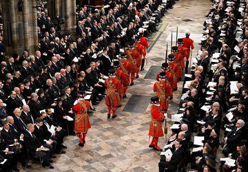 Interior de la Abadía de Westminster durante el funeral de la reina Isabel II.