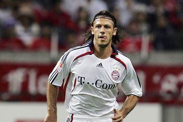 El defensor argentino llegó al Bayern Múnich procedente de River Plate y con el cuadro bávaro, se mantuvo por ocho campañas, en la que se llevó un total de 11 títulos locales.