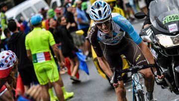 Romain Bardet rueda durante la 19&ordf; etapa del Tour de Francia con final en Saint-Gervais Mont Blanc.