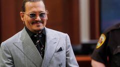 Mexicana se hace viral por ir a apoyar a Johnny Depp a su juicio