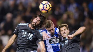 Albentosa, entre Carlos Mart&iacute;nez e I&ntilde;igo Mart&iacute;nez, podr&iacute;a ser baja en el Deportivo ante el Real Madrid.