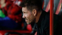 Atletico Madrid's Argentinian coach Diego Simeone watches during the Spanish League football match between RCD Mallorca and Atletico de Madrid at the Visit Mallorca stadium in Palma de Mallorca on November 9, 2022. (Photo by JAIME REINA / AFP)