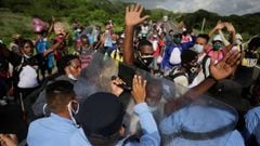 Migrants from Africa, Cuba and Haiti, who are stranded in Honduras after borders were closed due to the coronavirus disease (COVID-19) pandemic, scuffle with police officers while trekking northward in an attempt to reach the U.S., in Choluteca, Honduras 