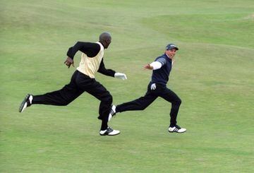 Carrera entre el golfista español, Sergio García, y el propio Jordan durante la Copa Alfred Dunhill el 6 de octubre de 1999.