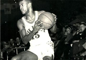 Fifteen years wearing the number 15 for the Nationals, who later became the Sixers (where his number has been retired). An NBA champion in 1967, Greer was also a 10-time All-Star and is the Philadelphia franchise’s highest scorer.