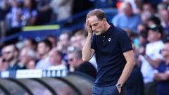 LEEDS, ENGLAND - AUGUST 21: A dejected Thomas Tuchel the manager / head coach of Chelsea during the Premier League match between Leeds United and Chelsea FC at Elland Road on August 21, 2022 in Leeds, United Kingdom. (Photo by Robbie Jay Barratt - AMA/Getty Images)