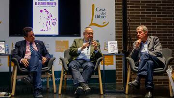 Alfredo Relaño presentó su último libro "El último minuto" en Barcelona acompañado de Tomás Roncero y Tomás Guasch.