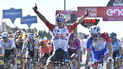 Caleb Ewan celebrando su triunfo en la etapa 11 del Giro de Italia.