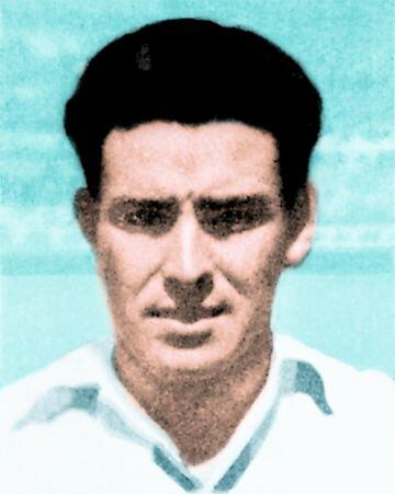 Jugó en el Real Madrid desde 1944 a 1946