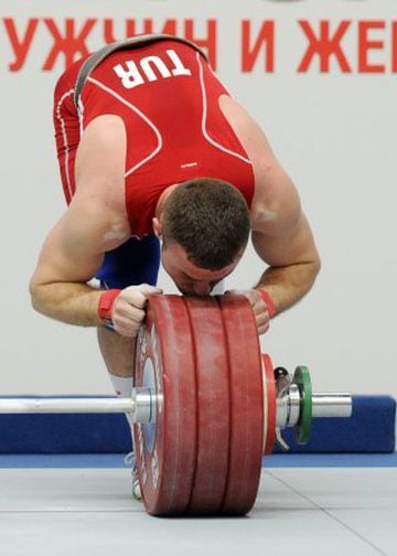 El turco, Yagci Semih, tras ganar la final de los 77 kilos en el Campeonato Europeo de 2011.