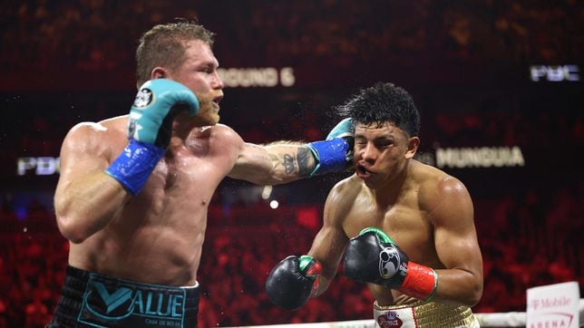 ‘Canelo’ Álvarez derrota a Jaime Munguía en una pelea complicada