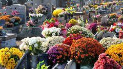 Un cementerio 'coronado' en el Día de los Fieles Difuntos