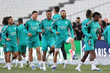 Los jugadores del Real Madrid, durante su entrenamiento en Saint Denis.