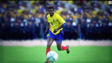 Hizo 16 goles por Ecuador (1998, 2002, 2006). Es el máximo goleador en la historia de su selección con 31 tantos.