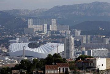 Stade Vélodrome (Marseilles) 67.000.