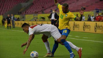 Peru&#039;s Anderson Santamaria (L) and Brazil&#039;s Neymar vie for the ball during their South American qualification football match for the FIFA World Cup Qatar 2022 at the Pernambuco Arena in Recife, Brazil, on September 9, 2021. (Photo by NELSON ALME