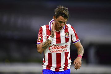 El jugador de Chivas, Cristian Calderón, es otro de los que su precio bajó en el mercado. Transfermarkt tiene un costo de 2.5 millones de euros, por lo que cayó 1 mde.