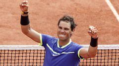 Rafael Nadal celebra su victoria en la final de Roland Garros ante Stan Wawrinka, que supone su d&eacute;cimo t&iacute;tulo sobre la arcilla de Par&iacute;s.