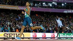 Wayde van Niekerk concluye la prueba de 400 metros en los Mundiales de Atletismo de Londres.