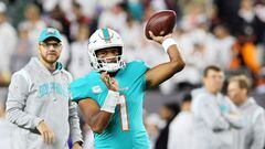 CINCINNATI, OHIO - SEPTEMBER 29: Quarterback Tua Tagovailoa #1 of the Miami Dolphins warms up prior to the game against the Cincinnati Bengals at Paycor Stadium on September 29, 2022 in Cincinnati, Ohio.   Andy Lyons/Getty Images/AFP