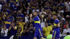 Boca Juniors' forward Dario Benedetto (C) celebrates after scoring a goal against Colon during their Argentine Professional Football League match at La Bombonera stadium in Buenos Aires, on February 13, 2022. (Photo by ALEJANDRO PAGNI / AFP)