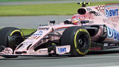 Esteban Ocon con el coche de Force India en Canad&aacute;.