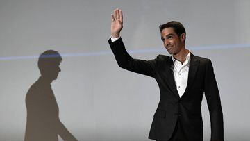 Spain&#039;s Alberto Contador gestures during the presentation of the official route of the 2018 edition of the Tour de France cycling race in Paris, on October 17, 2017. / AFP PHOTO / PHILIPPE LOPEZ