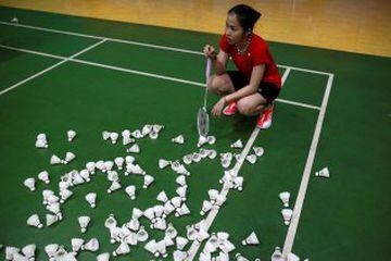 Ratchanok Intanon takes a break from training.