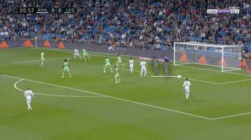 Benzema's runs to the back post and forces two defenders to consider where he is going. Rodrygo, again, takes advantage of the space created and eventually taps home.