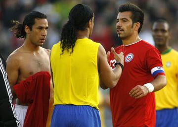 Ronaldinho Gaúcho anotó un doblete esa tarde en Suecia y luego sufrió la presión de Luis Pedro Figueroa y Jorge Vargas, que le pidieron la camiseta al final del partido. Además, marcaron Kaká y el defensa central Juan.