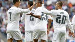 Los jugadores del Madrid celebran los goles y el triunfo.
