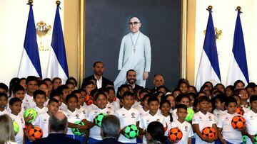 Nayib Bukele y el presidente de la Liga Espa&ntilde;ola, Javier Tebas, firmaron un acuerdo para la creaci&oacute;n de 262 escuelas de f&uacute;tbol en El Salvador.