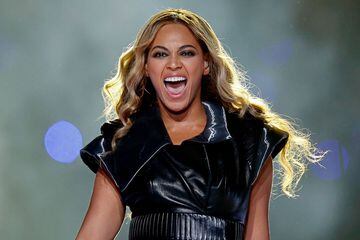 Beyoncé Beyoncé estuvo acompañada de Destiny's Child con música R&B en el Super Bowl 2013