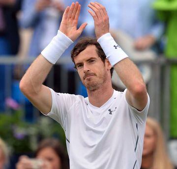 Murray waves to fans after beating Bedene.