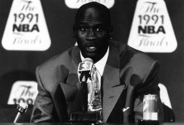 Rueda de prensa en 1991, año en que ganó su primer anillo de la NBA con Chicago Bulls.
 