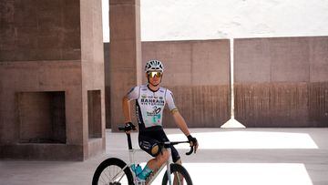 Imagen del maillot y la bicicleta con la que el Bahrain-Victorious competirá en el próximo Tour de Francia.