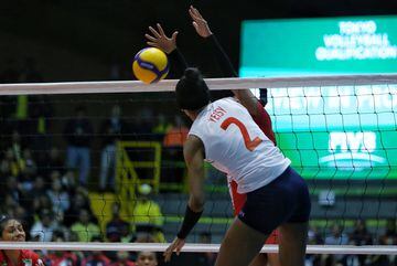 La Selección Colombia de Voleibol Femenino venció en sets corridos a Perú en el Coliseo El Salitre y definirá el cupo a los Juegos Olímpicos Tokio 2020 frente a Argentina.