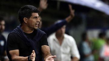 Boca Juniors' team coach Hugo Ibarra gestures during their Argentine Professional Football League Tournament 2023 match against Atletico Tucuman at La Bombonera stadium in Buenos Aires, on January 29, 2023. (Photo by ALEJANDRO PAGNI / AFP)