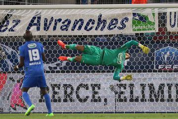 PSG goalkeeper Alphonse Areola in full flight