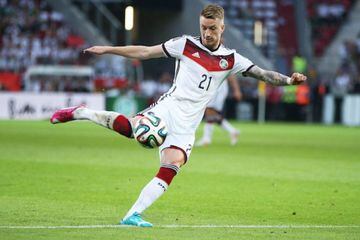 La historia del alemán se encuentra marcada por las lesiones, por lo que aún con todo el talento que posee, su incapacidad de mantener en el terreno de juego durante largos periodos de tiempo, le alejaron de la selección en favor de jugadores más constantes en el proceso mundialista.