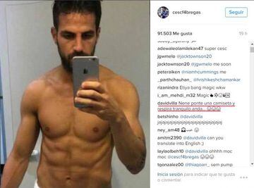 La foto luciendo abdominales que subió Cesc Fàbregas a Instagram.