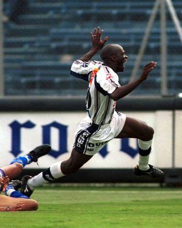 De Sierra Leona, Abdul Thompson Conteh jugó entre 1996 y 1998 con los rayados de Monterrey. 