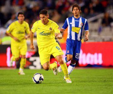 En 2006 pasó del Monterrey al Villarreal.