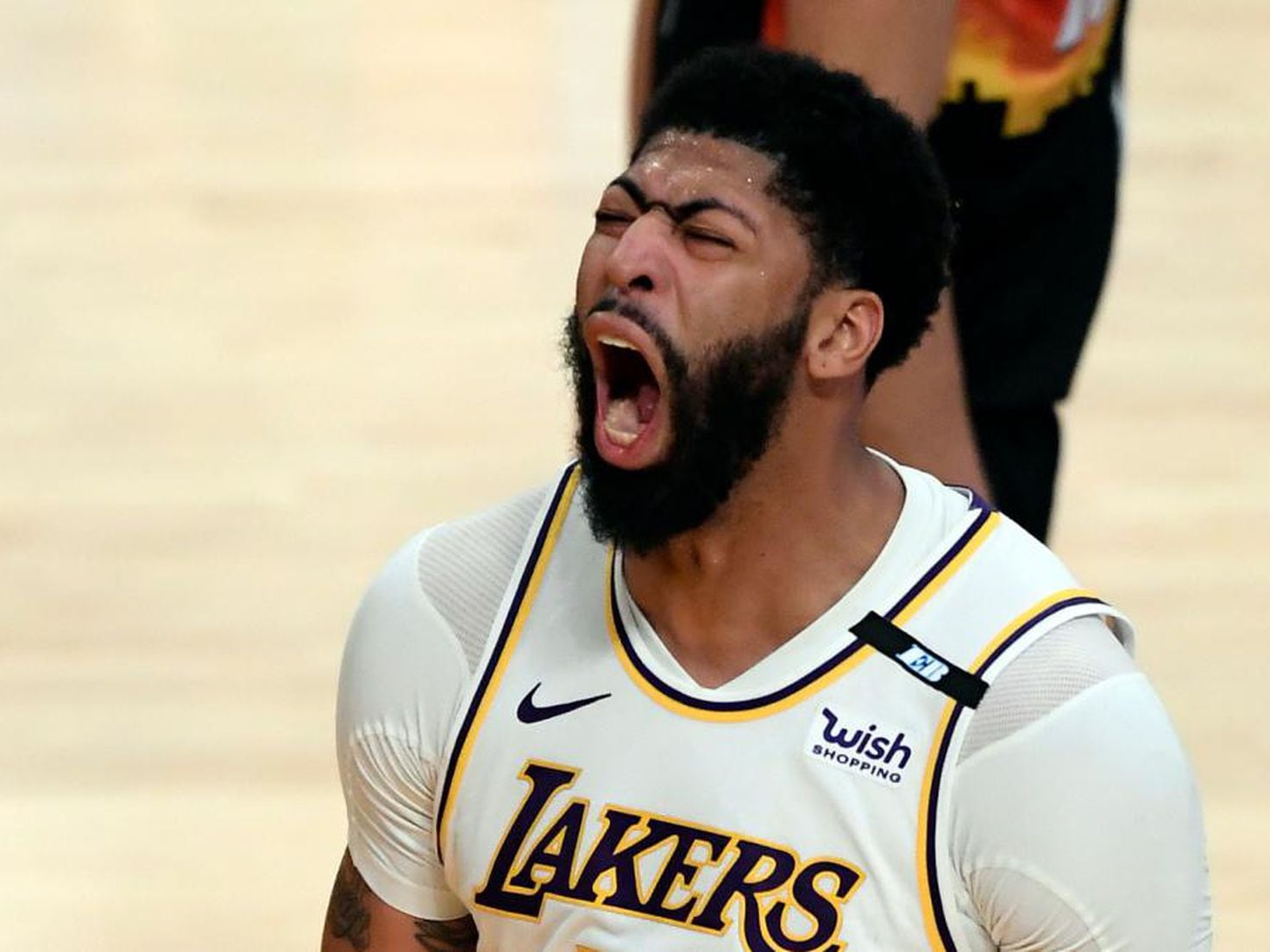 LeBron James, Anthony Davis to wait a season for jersey number swap