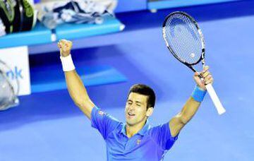 La celebración de Djokovic tras el último punto que le da el título.