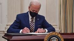 Joe Biden comenz&oacute; a firmar algunas &oacute;rdenes ejecutivas. Una de ellas fue aumentar el salario m&iacute;nimo. Te decimos c&oacute;mo funciona la misma.