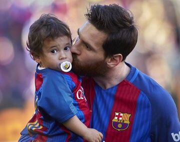 Lionel Messi of Barcelona with his children Mateo prior the La Liga match between FC Barcelona and Villarreal CF at Camp Nou Stadium on May 6, 2017 in Barcelona, Spain.
