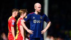 DEVENTER - Davy Klaassen of Ajax is disappointed during the Dutch premier league match between Go Ahead Eagles and Ajax at De Adelaarshorst on April 2, 2023 in Deventer, Netherlands. ANP OLAF KRAAK (Photo by ANP via Getty Images)