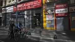 BUENOS AIRES, ARGENTINA - MAY 24: Cyclists ride in front of closed commerces for rent on May 24, 2021, in Buenos Aires, Argentina. President Fernandez announced a national lockdown until May 31 as Argentina undergoes a critical moment due to increase of deaths and cases of COVID. So far, 4.7% of the population has been inoculated and 18.4% has received at least one dose. (Photo by Ricardo Ceppi / Getty Images)